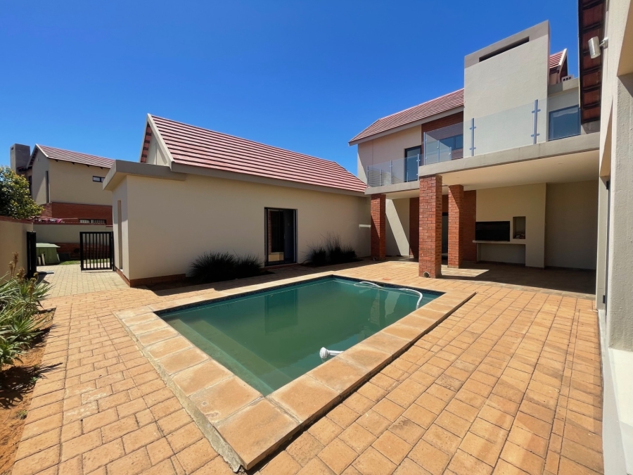 5 Bedroom Property for Sale in Wild Olive Estate Free State